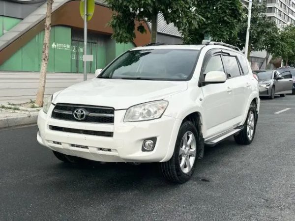 Toyota RAV4 2009 Model Year 2.4L Automatic Luxury Edition