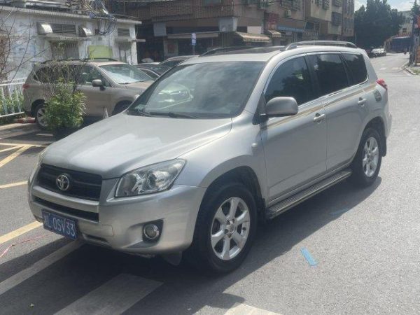 Toyota RAV4 2010 Model Year 2.0L Automatic Luxury Upgrade Edition